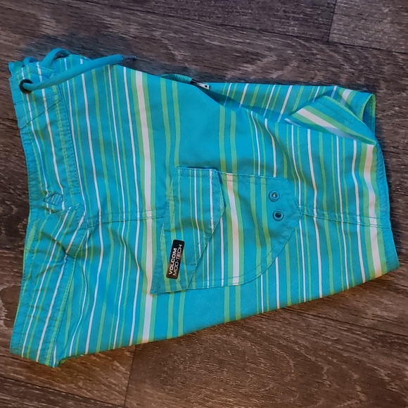 Volcom Board Shorts - Picture 3 of 5